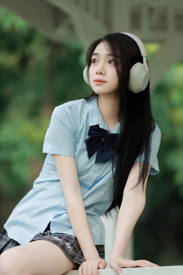 陪月疑云